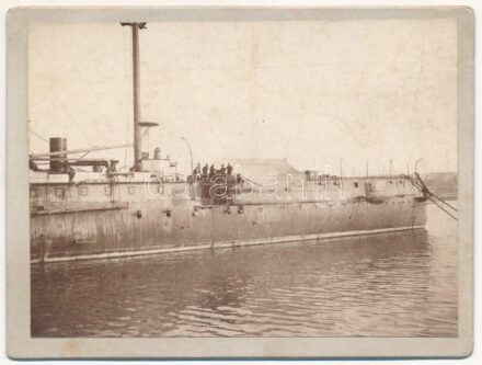 Osztrák-Magyar Haditengerészet egyik csatahajója. Keményhátú fotó / WWI Austro-Hungarian Navy, K.u.K. Kriegsmarine, battleship with mariners. photo on cardboard