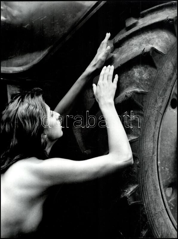 cca 1990 Menesdorfer Lajos (1941-2005) budapesti fotóművész hagyatékából, pecséttel jelzett, feliratozott, vintage fotóművészeti alkotás (Kalotaszeg), ezüst zselatinos fotópapíron, 40x30 cm