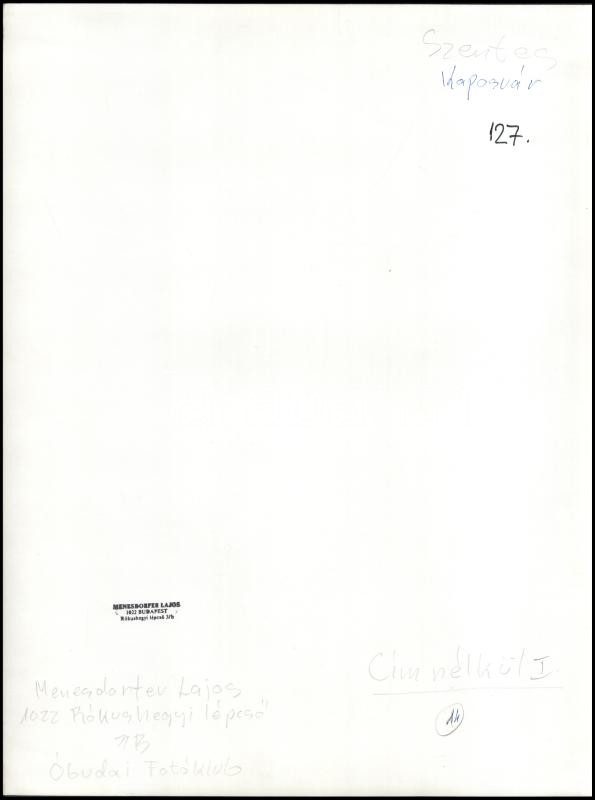 cca 1986 Menesdorfer Lajos (1941-2005) budapesti fotóművész hagyatékából, pecséttel jelzett, feliratozott, vintage fotóművészeti alkotás (Cím nélkül), ezüst zselatinos fotópapíron, 40x30 cm - Image 2