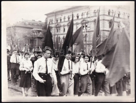 cca 1970 Bp., május elsejei felvonulás a Felvonulási téren (Ötvenhatosok tere), 2 db nagyméretű fotó, 24x18 cm