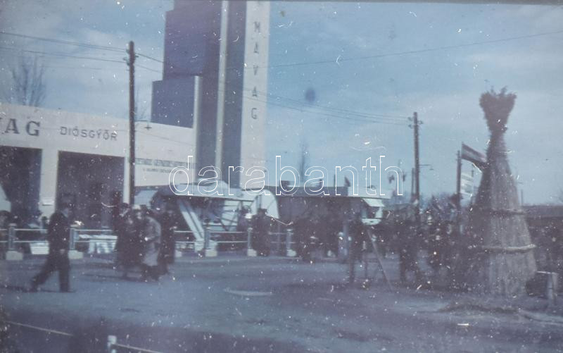 cca 1940 Diósgyőr, Ganz-MÁVAG gyár bejárata, 1 db Agfacolor színes diapozitív - Image 2
