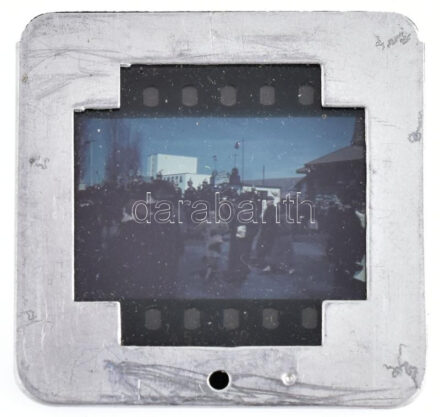 cca 1940 Lovasrendőrök tömeg között, 1 db Agfacolor színes diapozitív