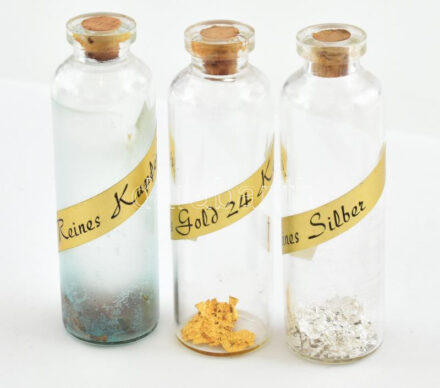 Arany, ezüst és Réz pelyhek a Grossglocknerről, kis üvegcsében 7 cm