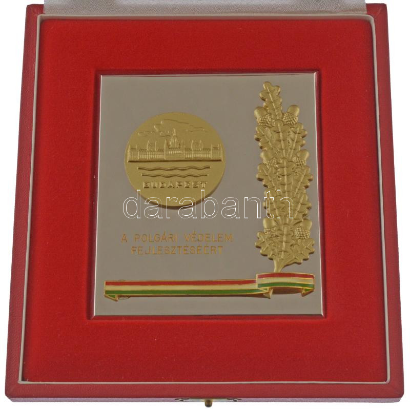 ~1980. 'A Polgári Védelem fejlesztéséért' krómozott, festett aranyozott rátétes kitüntető plakett eredeti tokban (104x99mm) T:UNC