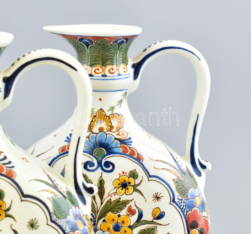 2 db Delft kancsó, kézzel festett, jelzett, apró kopásokkal, m: 29 cm - Image 3