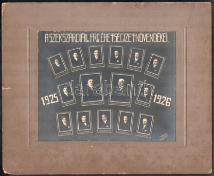 1926 A szekszárdi áll. reálgimnázium érettségizett növendékei, tablófotó, kissé sérült kartonon, 21,5x17 cm