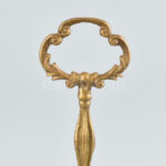 Egykezes sütemény kínáló. Réz, kézzel festett aranyozott üveg. cca 1850. kopott. d_: 16 cm - Image 3