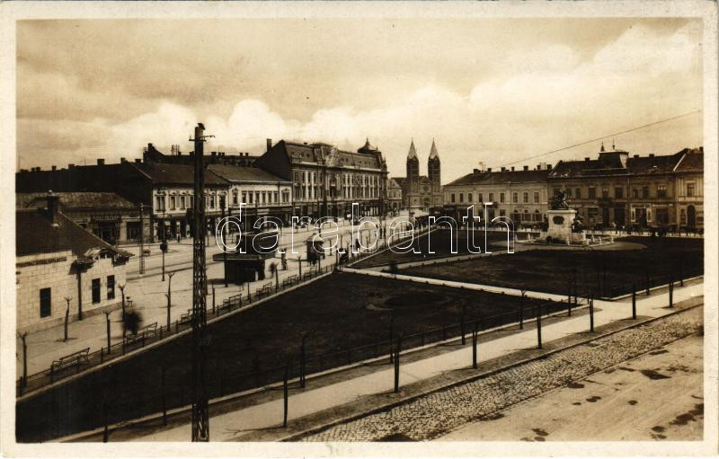 Nyíregyháza, Vármegyeház téri kisvasút és villamos állomás, vasútállomás, érkező villamos, Stern Sámuel, Nagy István hentes és mészáros, Löffler Ernő, Wiener Adolf, Grúnstein, Kovács Gyula és Vajda Jenő üzlete, Vendéglő,