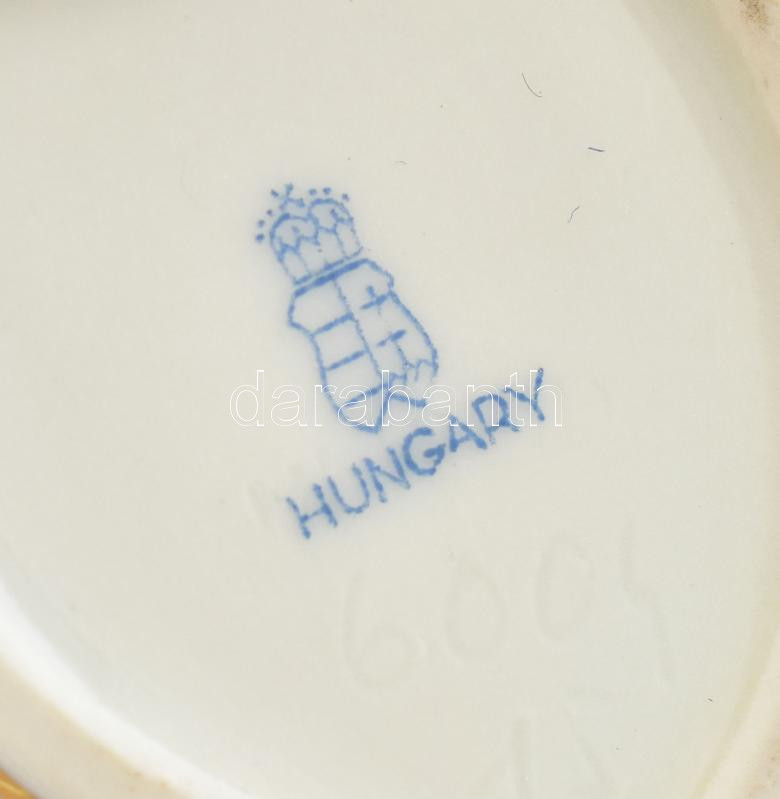 Herendi porcelán tétel, össz. 3 db: 2 db mini váza, m: 6 és 6,5 cm; 1 db bonbonier, m: 5 cm, mind kézzel festett, jelzett, apró kopásnyomokkal. - Image 2