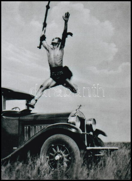 cca 1930 ,,Hurrá! Megérkezett az első automobilom!' - 1 db modern nagyítás a néhai Lapkiadó Vállalat központi fotólaborjának archívumából, 21x15 cm