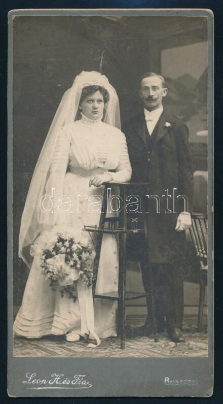 cca 1905 Leon H. és fia óbudai fényképészeti műtermében készült, keményhátú vintage fotó, 20,2x10,8 cm