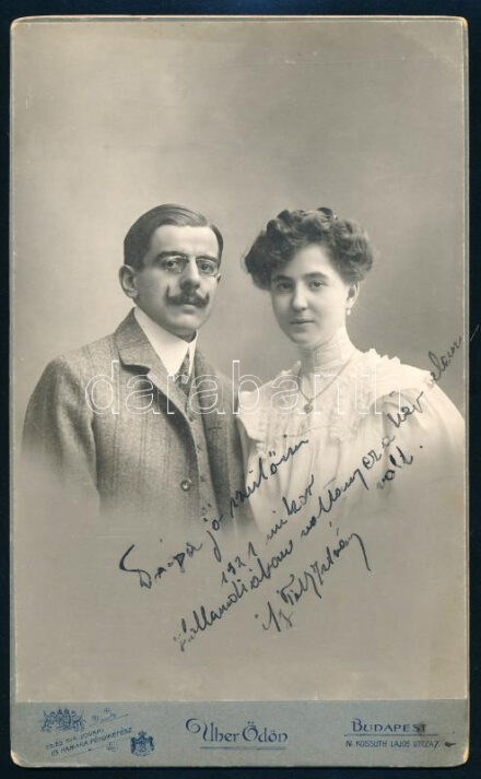 cca 1920 Uher Ödön (1862-1931) császári és királyi udvari fényképész műtermében készült, keményhátú vintage fotó, a hátoldalán is volt felirat, de azt érvénytelenítette tulajdonosa vagy örököse, 21,3x13 cm