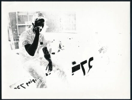 cca 1975 Vintage papír negatív és papír pozitív kép, ezüst zselatinos fotópapíron, jelzés nélkül, 18x23,8 cm