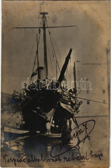 1917 SMS Zara Osztrák-Magyar Monarchia Zara-osztályú torpedóhajó (őrhajó) torpedó által szétrobbantott állapotban / K.u.K. Kriegsmarine / WWI Austro-Hungarian Navy torpedo cruiser adter a torpedo attack. photo (fl)