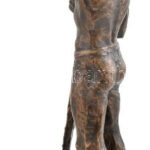ifj Fekete Géza Dezső (1939-2021): pihenő favágó. Bronzozott műgyanta. Jelzett m: 36 cm - Image 3