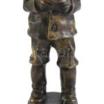 Szamosi Imre (1887-1965): Olvasó férfi. Bronz, jelzett, márvány talapzat, m: 27 cm