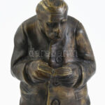 Szamosi Imre (1887-1965): Olvasó férfi. Bronz, jelzett, márvány talapzat, m: 27 cm - Image 2