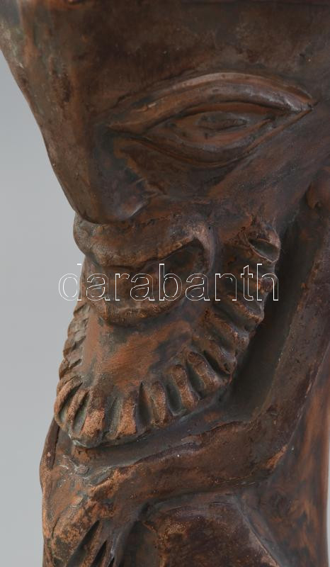 Benczédi Sándor (1912-1998): Férfi madárral. Terrakotta. Jelzett a hátoldalán. Szép állapotban. m: 23 cm - Image 3