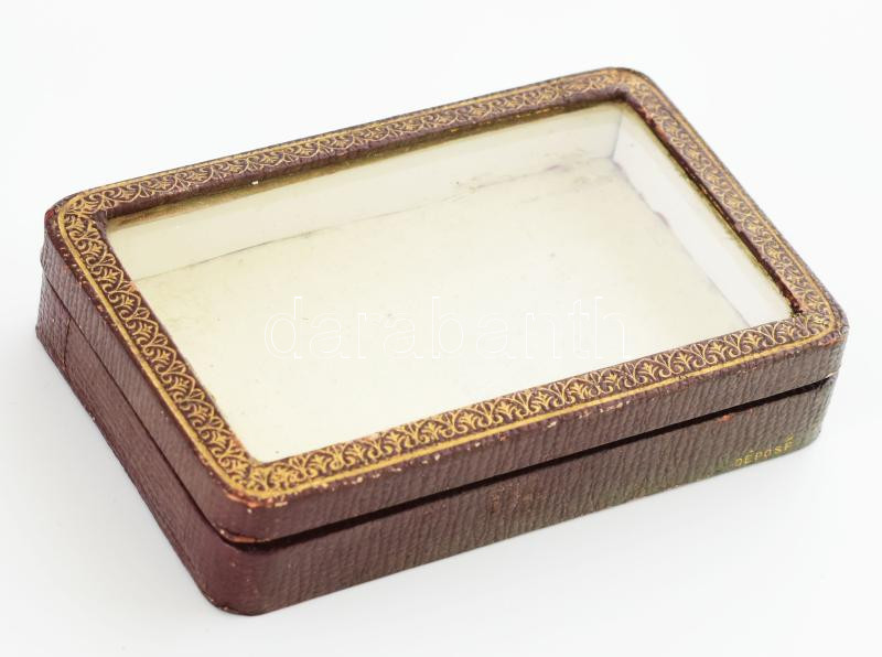 2 db antik, bőrborítású doboz, ládika. Rombusz alakú, kulcsos zárral. 17x17 cm + Aranyozott bőr doboz üveges tetővel 8,5x5,5 cm - Image 2