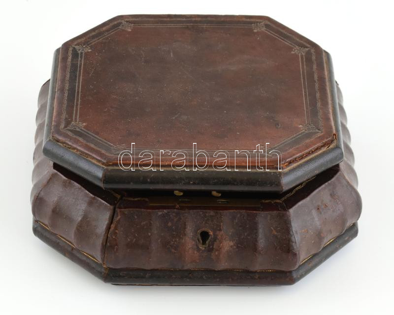 2 db antik, bőrborítású doboz, ládika. Rombusz alakú, kulcsos zárral. 17x17 cm + Aranyozott bőr doboz üveges tetővel 8,5x5,5 cm - Image 3