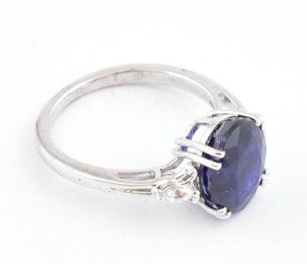 Ezüst (Ag) gyűrű kék zafírral 3,58ct, és fehér topázzal 0,08g 2,87 g, m:52 tanúsítvánnyal