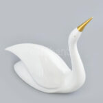 Hollóházi porcelán hattyú. Aranyozott, kézzel festett, mázhibával. m: 12 cm