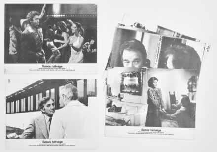 cca 1980 ,,Szexis hétvége' című olasz - francia filmvígjáték jelenetei és szereplői, 7 db produkciós filmfotó nyomdatechnikával sokszorosítva, egyoldalas nyomás kartonlapokra, a használatból eredő (esetleges) kisebb hibákkal,