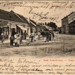 1900 Pöstyén, Piestany; Deák Ferenc utca, gyógyszertár, Első pöstyéni könyvnyomda, könyv- és papírkereskedés a bagolyhoz, B. Blad étterem, Villa Hungaria szálloda. Gipsz H. kiadása / street, shops, hotel, restaurant (EK)