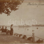 1917 Balatonfüred, kirándulók a parton, gőzhajó a kikötőben. photo (EB)