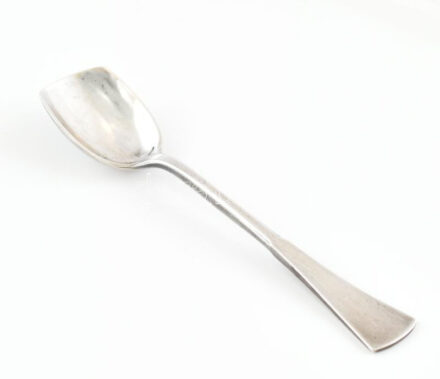 Ezüst(Ag) lapos fűszerkanál, jelzett, h: 8,3 cm, nettó: 7,3 g