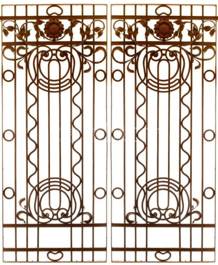 Jungfer Gyula (1841-1908) műlakatos, díszműkovács, vasárugyáros: 2 db szecessziós rács, kovácsoltvas, szép állapotban, homokfúvás után alapozófestékkel kezelve. 152x63 cm / Kizárólag személyes átvétel!!!
