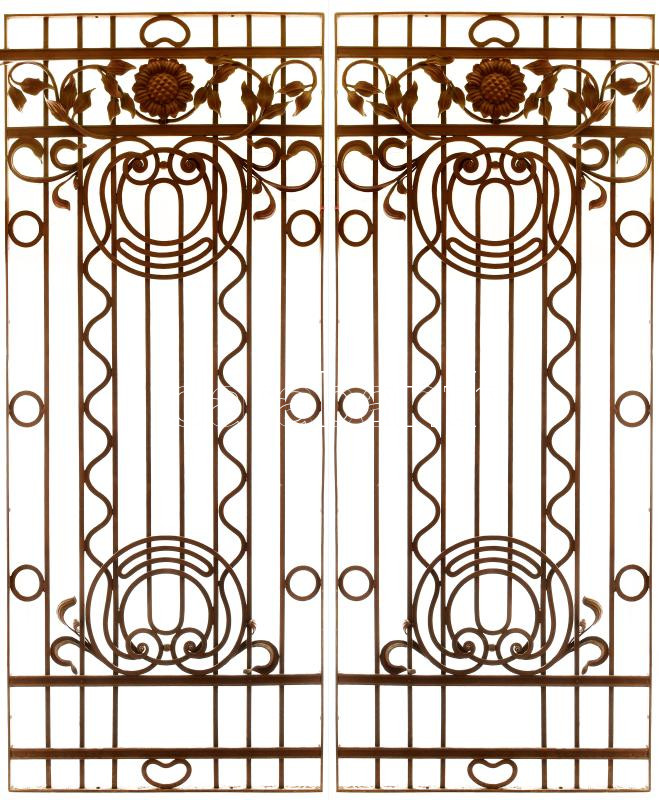 Jungfer Gyula (1841-1908) műlakatos, díszműkovács, vasárugyáros: 2 db szecessziós rács, kovácsoltvas, szép állapotban, homokfúvás után alapozófestékkel kezelve. 152x63 cm / Kizárólag személyes átvétel!!!