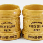 2 db Gránit söröskorsó, Hungarian Rocky Cellar Beer - Export Monimpex Budapest felirattal. Mázas kerámia, jelzett, kisebb mázrepedésekkel, m: 11,5 cm