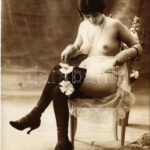 Meztelen erotikus hölgy combharisnyában / Erotic nude lady in stockings. J.A. Paris 6592. (non PC)