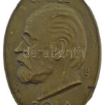 Beck Ö. Fülöp (1873-1945) DN 'Emile Zola' bronz lemezplakett (40x57mm) T:XF,VF a hátsó négy pántból egy letört