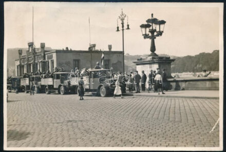 1933 Budapest A Jamboree résztvevői Rába teherautókon a Belgrád rakparton 16x12 cm / Participants of the Gödöllö Jamboree on HUngarian trucks