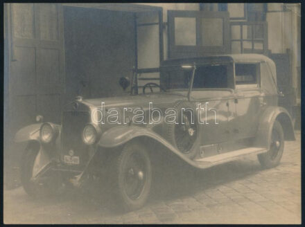 cca 1920 Nagy angol túraautó budapesti rendszámmal, KMAC plakettjével 23x17 cm
