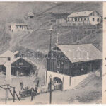 1901 Boica, Kisbánya, Hunyad-Boica, Baita, Boita; Erbstollen der Ersten Siebenbürger Goldbergbau Actien Gesellschaft / első erdélyi aranybánya bánya bejárata, iparvasút, vonat. Ifj. Licker István kiadása / gold mine entry, industrial