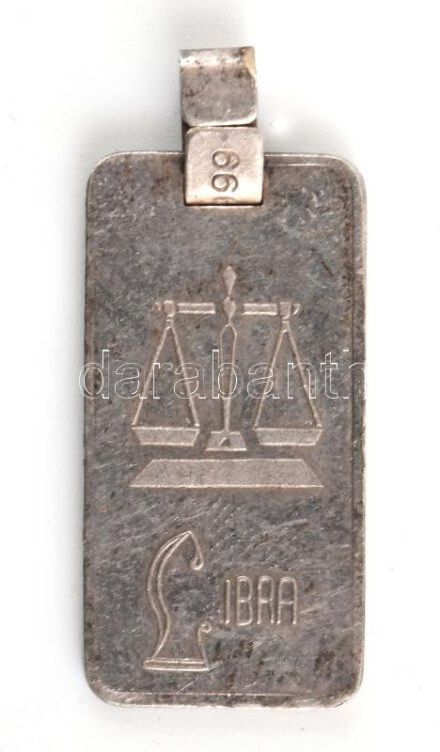 Ezüst (Ag) Libra (Mérleg) csillagképes, téglalap alakú medál. Jelzett, nettó: 4 g, némi kopással, 25x12 mm