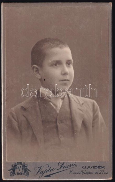 cca 1910 Gyerekportré, keményhátú fotó Vajda Dezső újvidéki műterméből, 10,5×6,5 cm