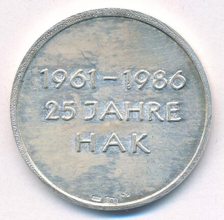 Ausztria 1986. '25 éves a Szövetségi Kereskedelmi Iskola - Stájerország' jelzett Ag emlékérem (13,62g/0.800/30mm) T:AU kis patina Austria 1986. '25th Anniversary of the Federal Trade School - Styria' hallmarked Ag commemorative medallion