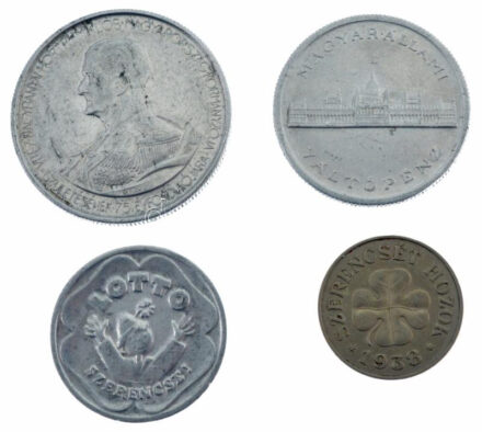 Vegyes 4db-os tétel, benne 1943. 5P Al 'Horthy Miklós születésének 75. évfordulójára'; 1945. 5P Al; 1938. 'Szerencsét hozok' kéményseprős, malacos zseton; 1962. '5 éves a Lottó / Lottó szerencse!' Al zseton T:XF,VF