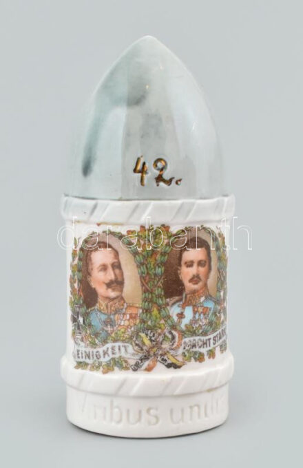cca 1917 I. világháborús adománygyűjtő persely lövedék formával. Viribus Unitis IV. Károly és Vilmos császár képével. 42-es szám a piszkos Berta becenevű ágyú kaliberével 10 cm / World War I. piggy bank with propaganda image 10