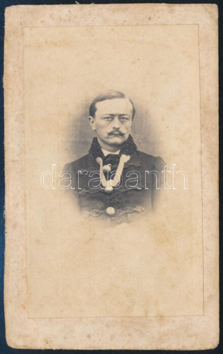 cca 1865 Férfiportré, keményhátú fotó, foltos, 10,5×6,5 cm