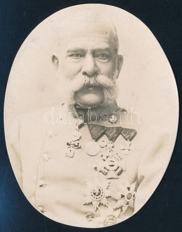 cca 1910 Ferenc József császár és király portréja, körbevágott portré, hátoldalon feliratozva, kis felületi sérülésekkel, 10×8 cm