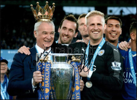 Kasper Schmeichel és Claudio Ranieri, a Leicester City 2015-16-os Premier League-győztes labdarúgócsapata kapusának és vezetőedzőjének autográf aláírásai fotónyomaton, tanúsítvánnyal, 40x30 cm / Autograph signed photo of Kasper
