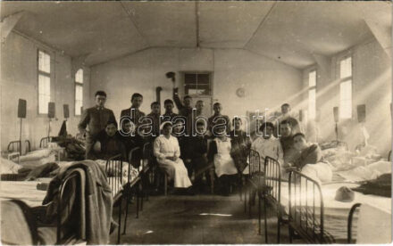 1917 Pardubice, Pardubitz; Osztrák-magyar katonák és nővérek a hadikórházban / WWI Austro-Hungarian K.u.K. military, soldiers and nurses at the hospital. photo (EK)