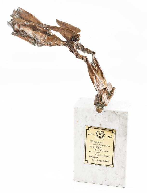 Kligl Sándor (1945-): Doni katasztrófa. Bronz, márvány talapzaton. Jelzett, m: 73 cm