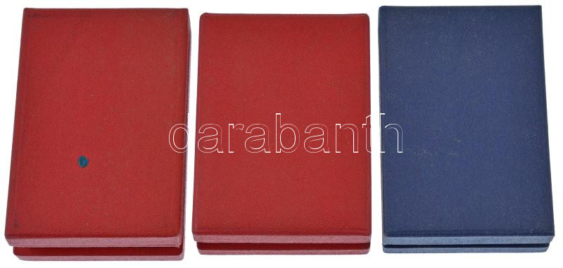 7db-os vízügyes jelvény tétel, közte ~1970. 'Árvízvédelemért' bronz kitüntetés mellszalagon, tokban, névre szóló viselési igazolvánnyal (35mm) T:XF - Image 2