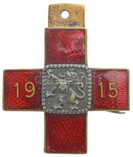 Bulgária 1915. 'Bolgár Vöröskereszt' zománcozott, háborús kitüntető jelvény T:3 zománchiba, a tetejéről hiányzik a korona Bulgaria 1915. 'Bulgarian Red Cross' enamelled war badge C:F enamel error, the crown is missing from the top